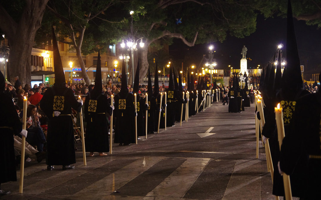Recogida Túnicas Nazarenos Infantiles y Monaguillos