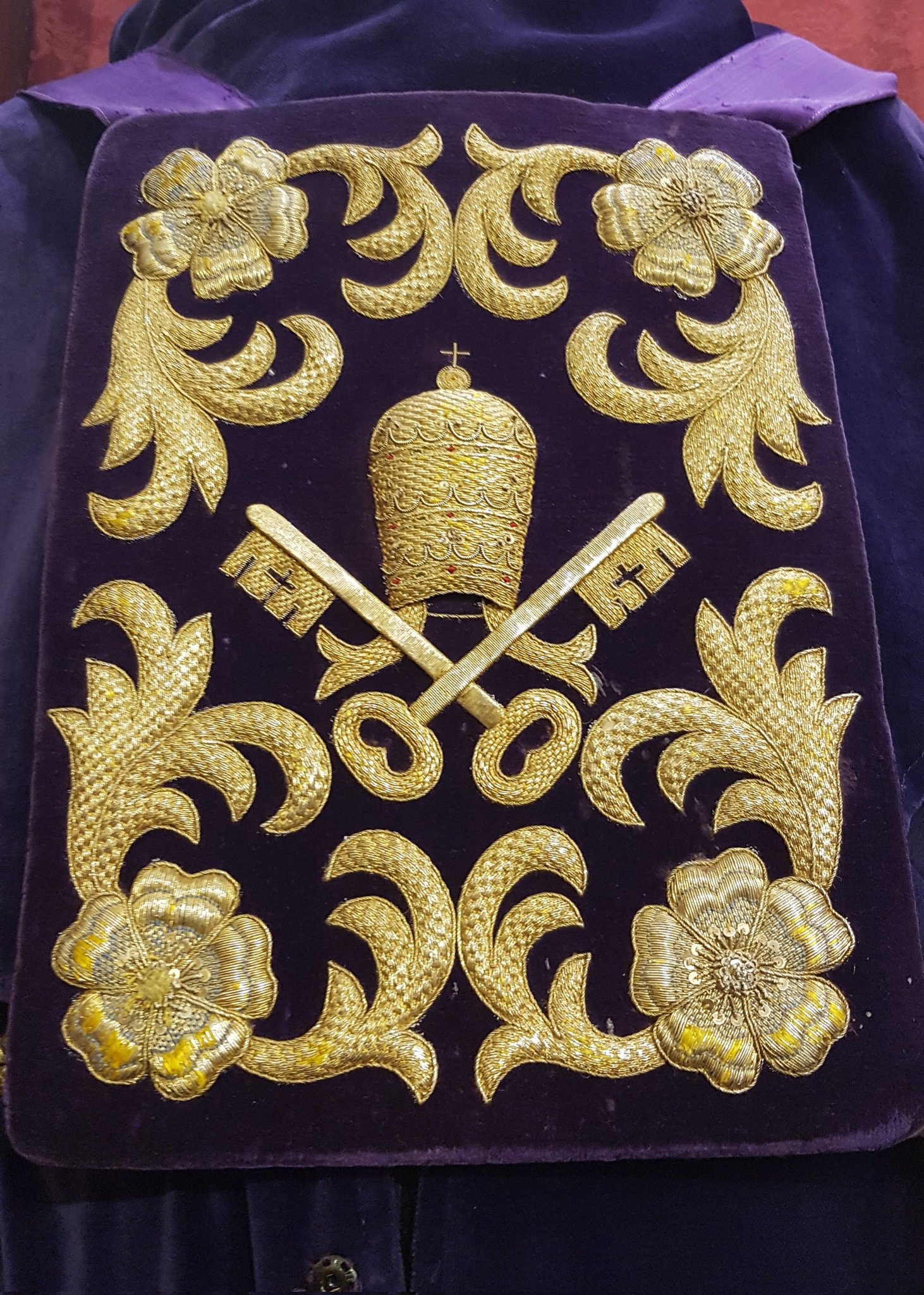 DEVOLUCIÓN DE TÚNICAS.